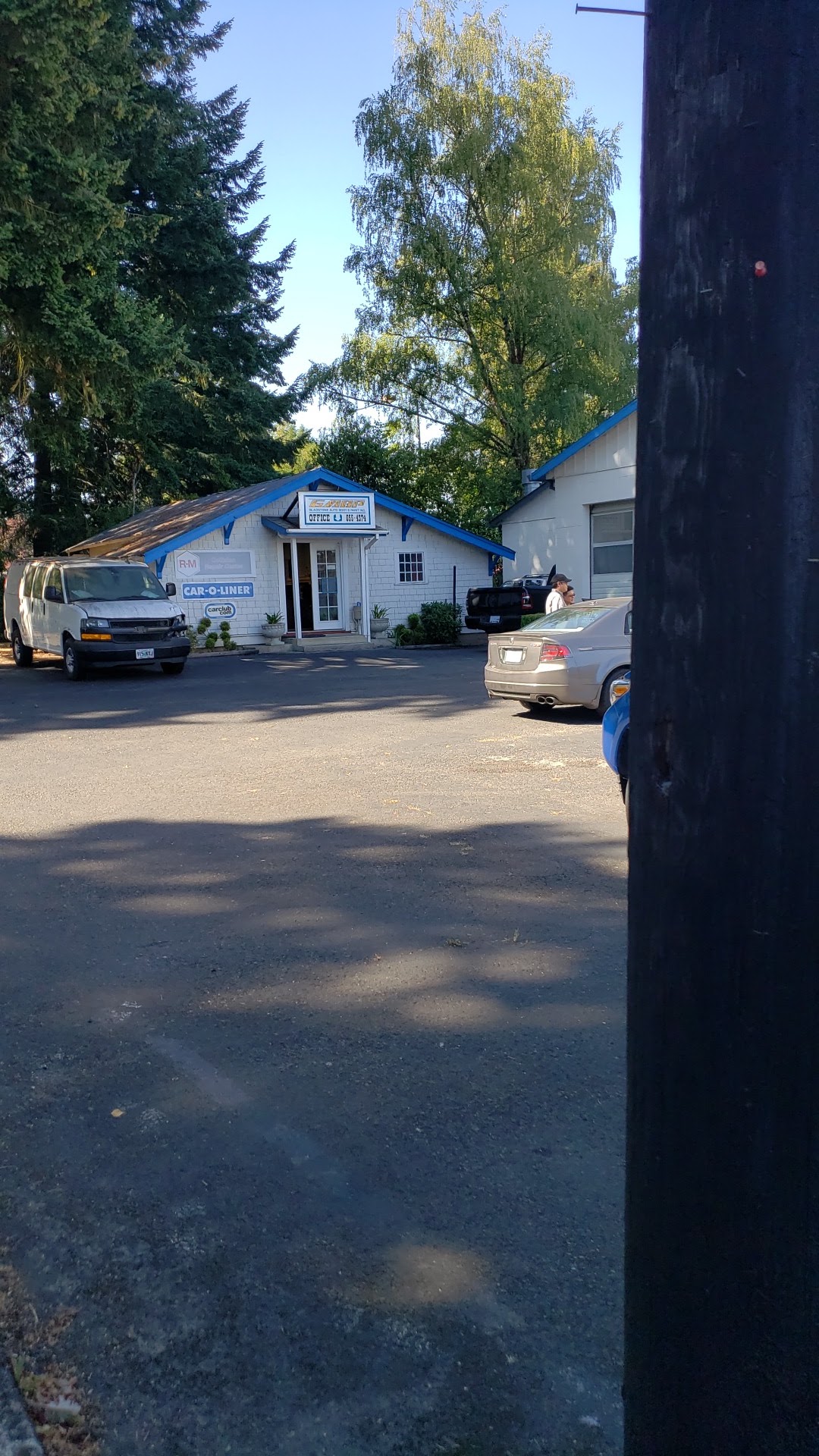 Gladstone Auto Body & Paint